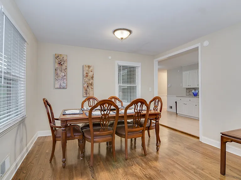 2415 Apricot Ln — Photo 11