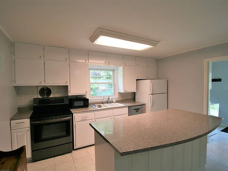 529 Reed Ln — Photo 6
