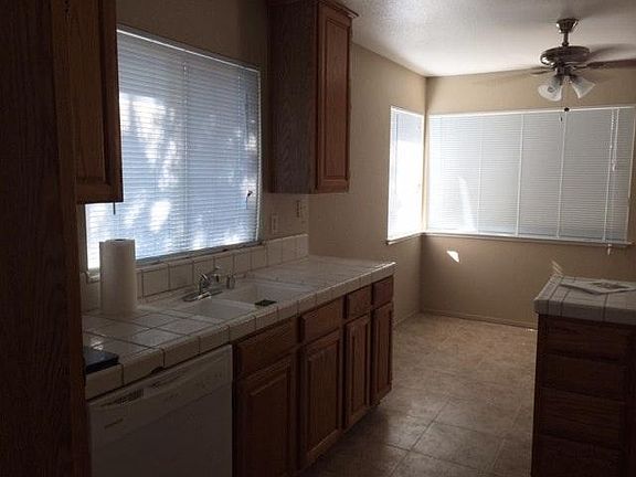 5th image of 1810 W Thicket Ct