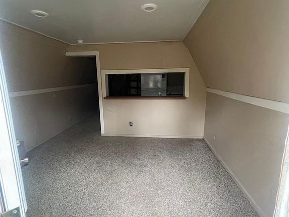 4th image of 51 Arlington Dr