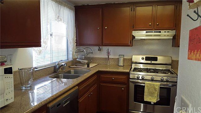 2nd image of 891 E Alvarado St #6