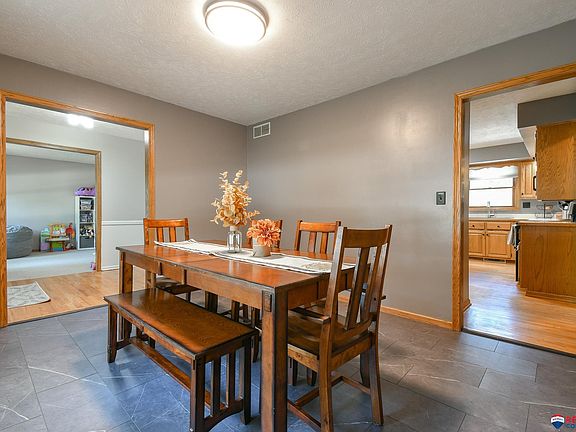 5th image of 951 Evergreen Dr
