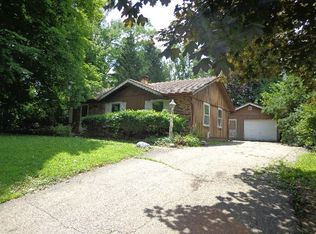 211 S Shore Dr, Island Lake, IL 60042