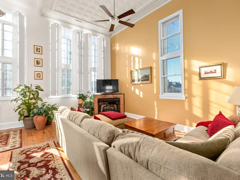 809 Caroline St #301 — Photo 6