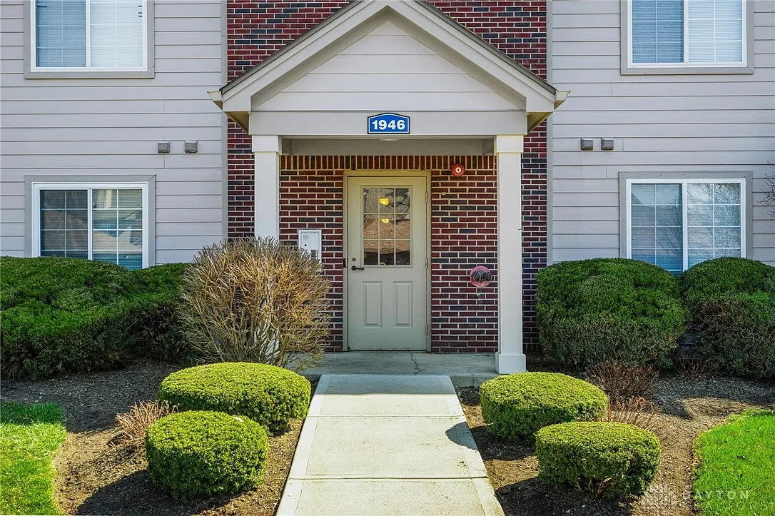 1946 Waterstone Blvd APT 206 photo 1