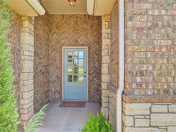 3rd image of 19020 Pinehurst Trail Dr