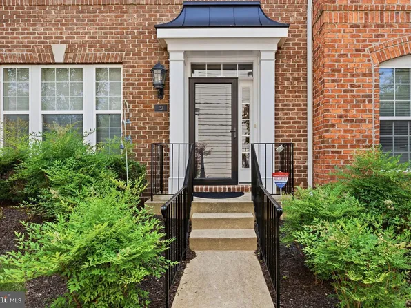 27 Steeplechase Dr, La Plata, MD 20646