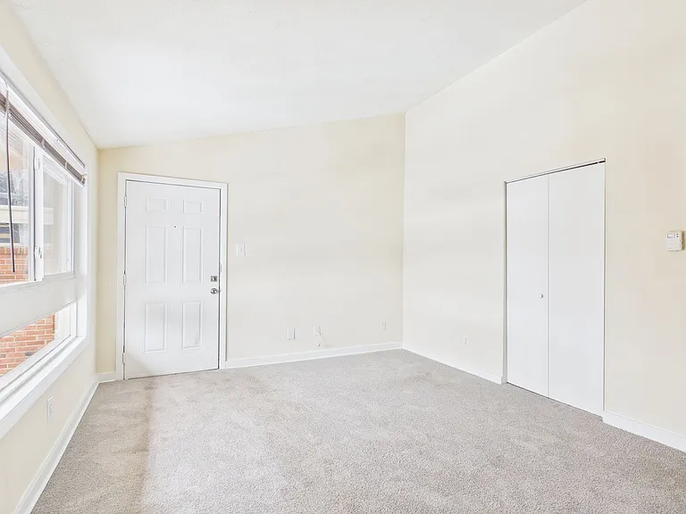 Forest Square Apartments — Photo 34