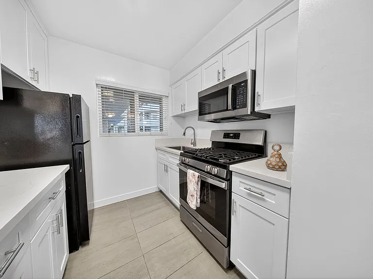 1815 N. Harvard Blvd — Photo 49