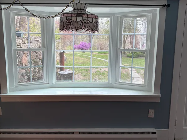 3 Dyer Cemetery Rd, Canton, CT 06019