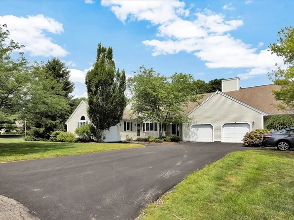 9 Chippers Ln #9, Mashpee, MA 02649