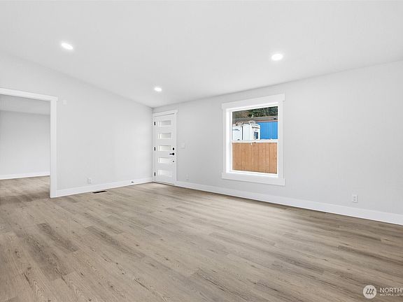 5th image of 3234 Whitney Dr