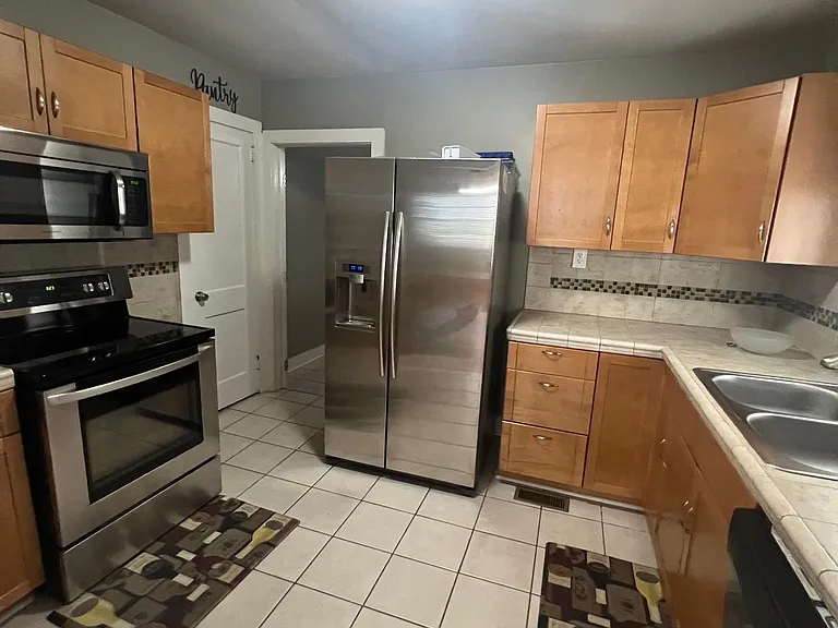 1114 Stevens Ave NE — Photo 6