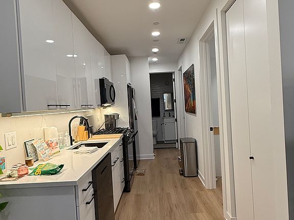 3rd image of 2231 N Wayne Ave #G