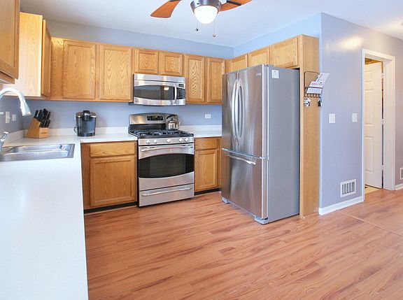 4th image of 574 Charlton Ct