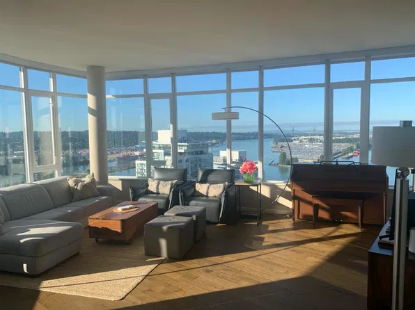 888 Carnarvon St Penthouse 1, New Westminster, BC V3M 0C6