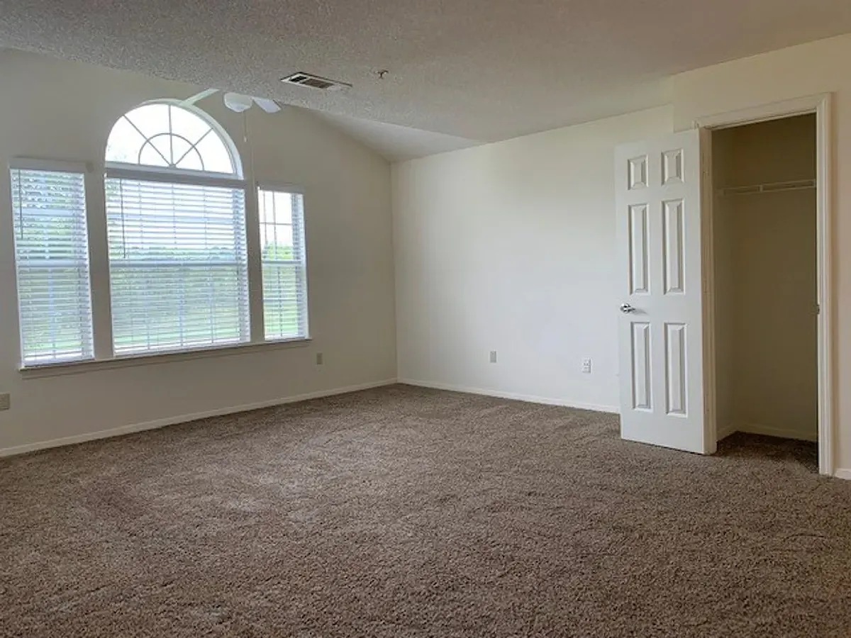 Hamilton at Turman Farms Apartments — Photo 3