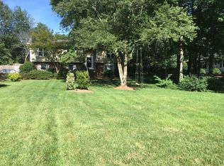 2201 Vineland Ln, Winston Salem, NC 27103