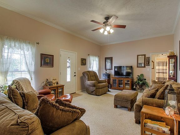 3rd image of 4013 Lakewood Dr