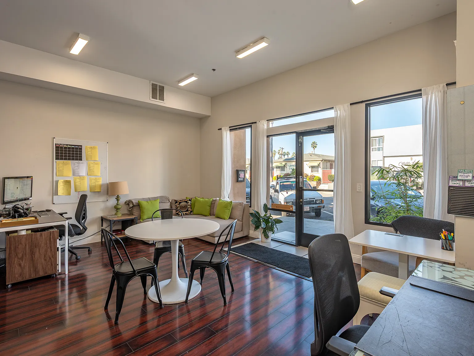 2 bed, 1.5 bath, 1626 sqft, $6,250 — Photo 2