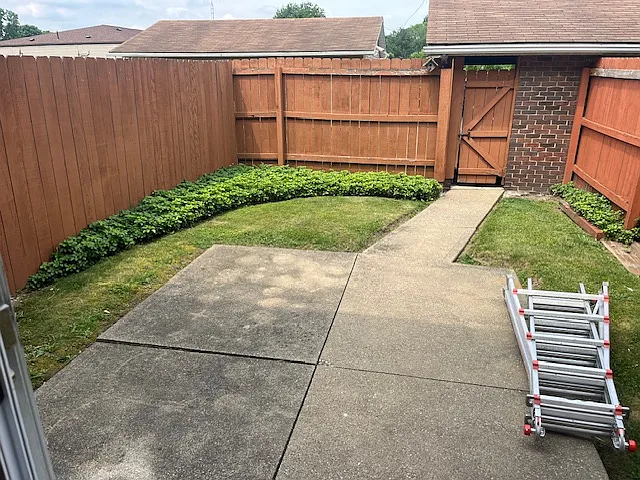 8585 Pleasantwood Ave NW — Photo 2