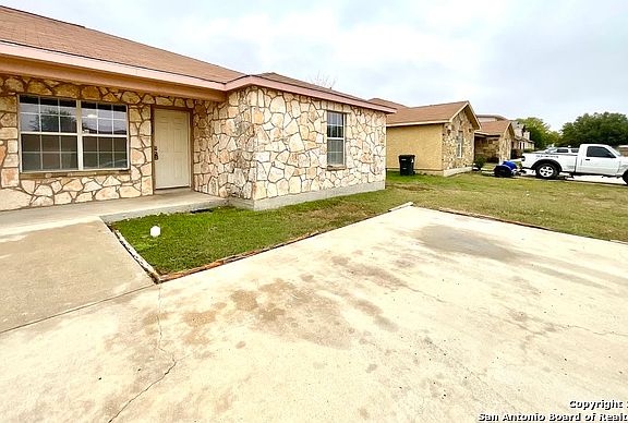 3rd image of 7560 Oak Chase