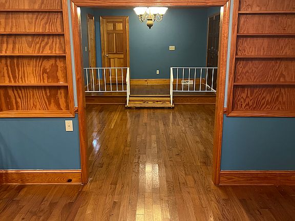 3rd image of 424 Ramsey Rd