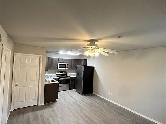 3rd image of 944 N Storer Ave #11373542