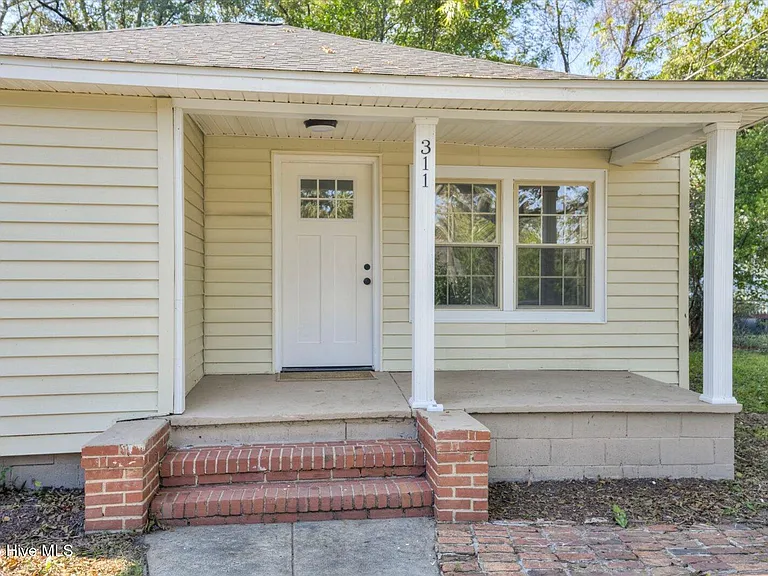 311 Abbeville Ave NE — Photo 2