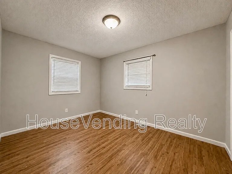 2214 Highland Rd — Photo 11