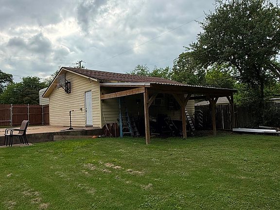 4th image of 510 S Avenue O