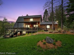 12482 Pinebrook Ln, South Lyon, MI 48178