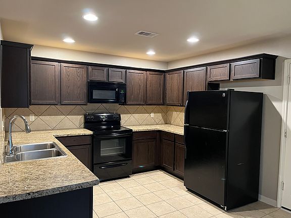 5th image of 24176 Evergreen Dr Unit B