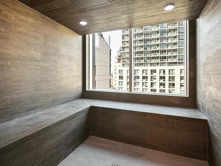 515 W 36th St #12E — Photo 18