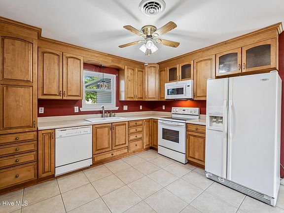 2nd image of 3007 Oakwood Drive