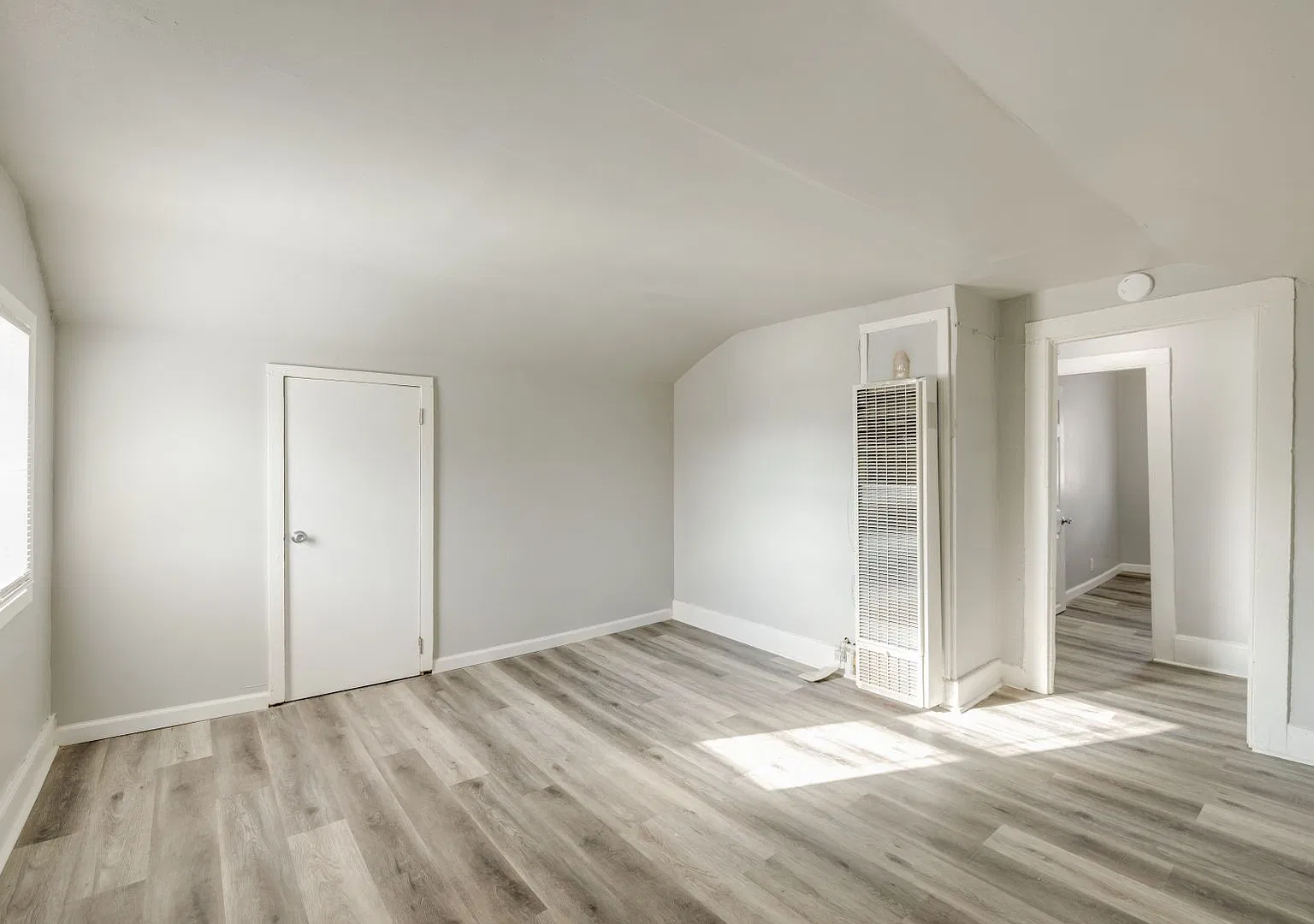 231 W Follett St — Photo 3