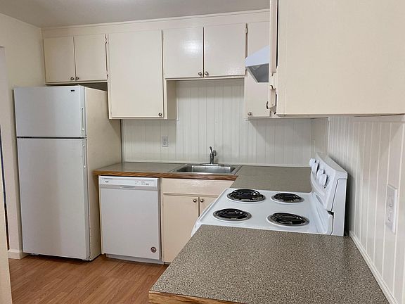 5th image of 3902 93rd Ave SW #D