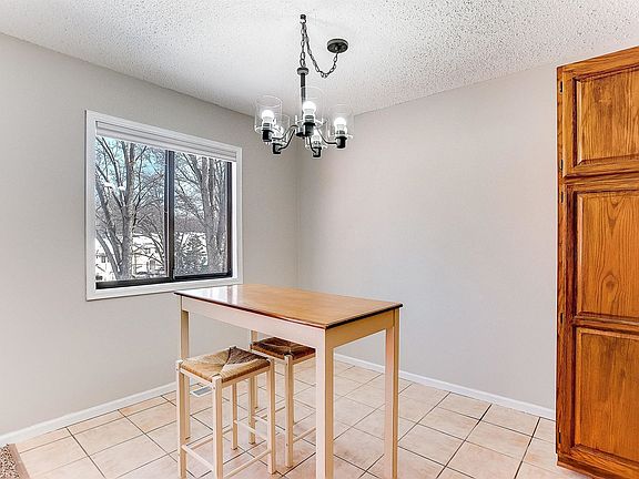 4th image of 1646 City View Dr Unit 19