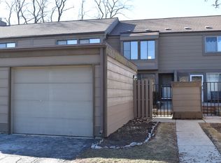 108 Aberdeen Ct, Geneva, IL 60134