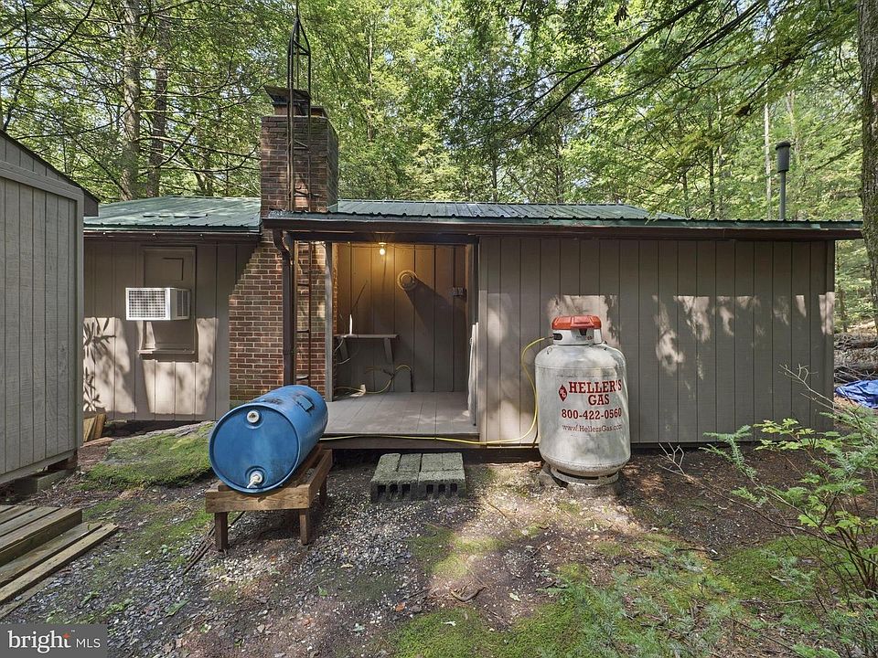 19th image of 776 Perry Dr