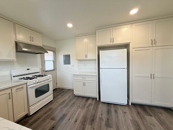 5th image of 450 E Clark Ave #1/2
