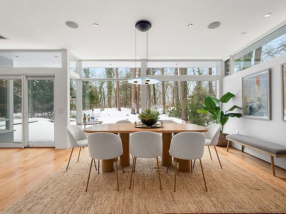 3rd image of 32 Moon Hill Rd