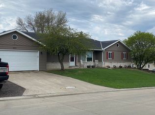 402 E Maple St, Lawton, IA 51030