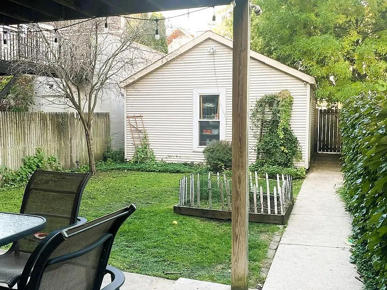 1038 N Hermitage Ave — Photo 14
