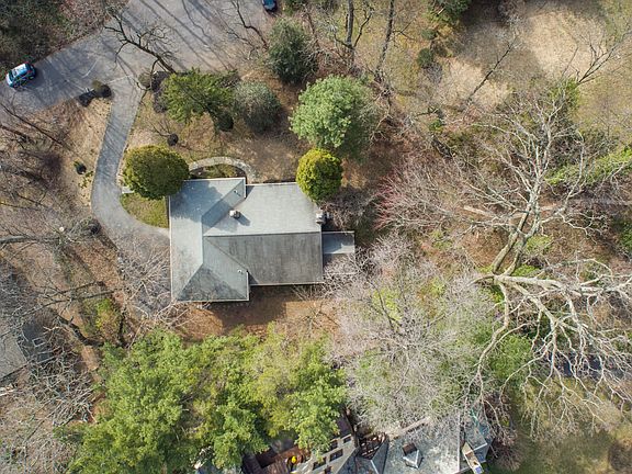 2nd image of 1005 Woodcircle Dr