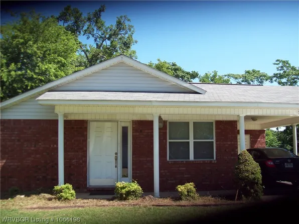 702 Carver St, Ozark, AR 72949