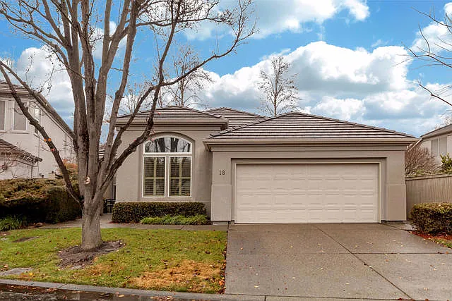 18 Watershore Cir photo 1