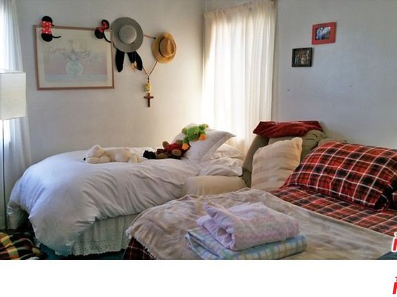 3rd image of 975 W 42nd Pl