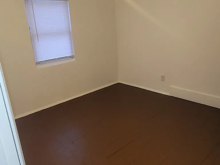 536 Jefferson St — Photo 10