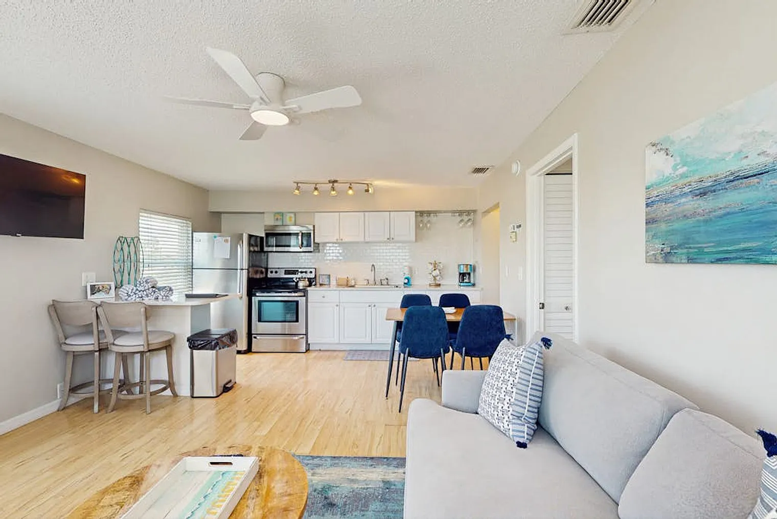 1 bed, 1.0 bath, 548 sqft, $3,292 — Photo 4